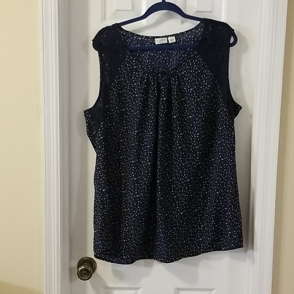 Sleeveless Blouse with lace details